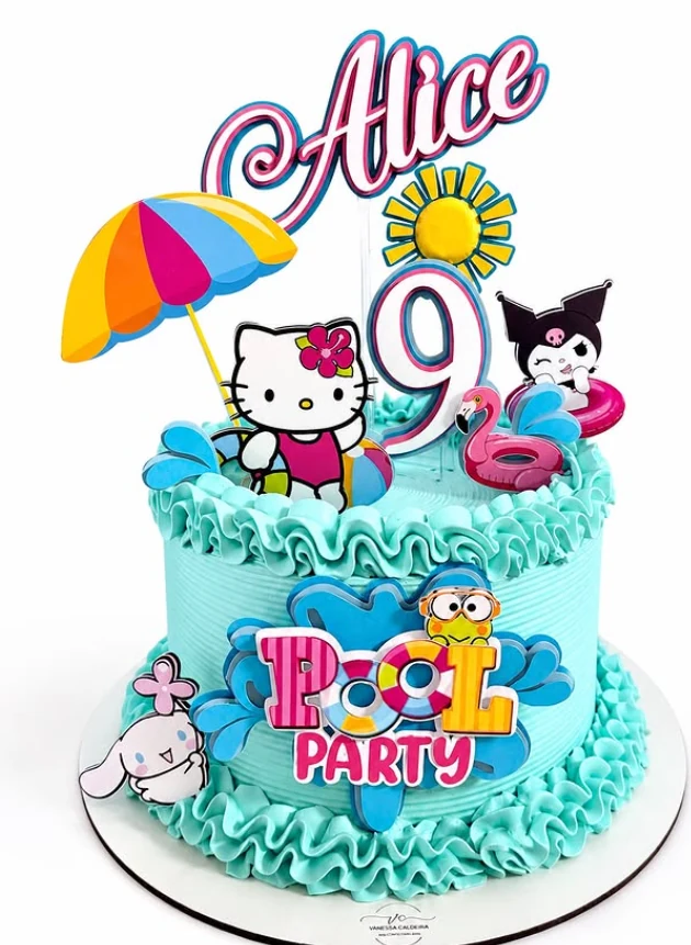 Bolo de festa azul-turquesa com decoração Pool Party e topo personalizado